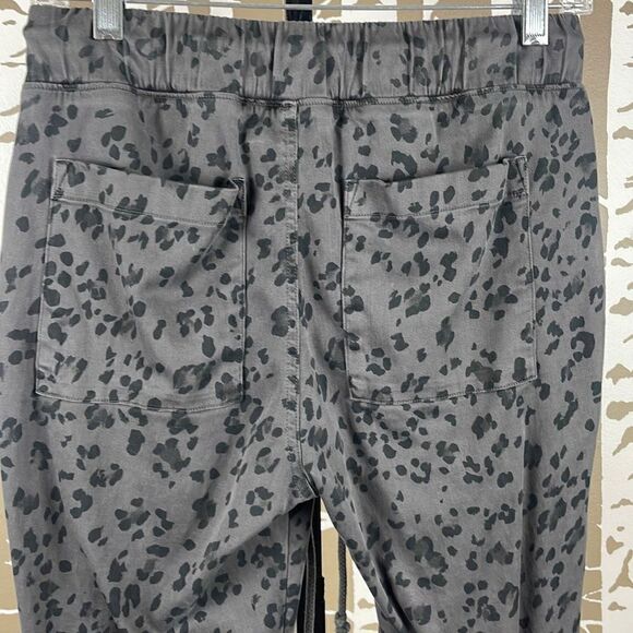 Anthropologie Cloth & Stone Leopard Print Chino Jogger Pants XS Gray, Black - Picture 9 of 11